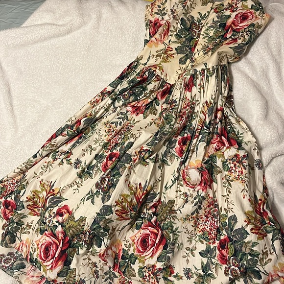 This is a cream floral, midi dress with boning - Picture 2 of 4